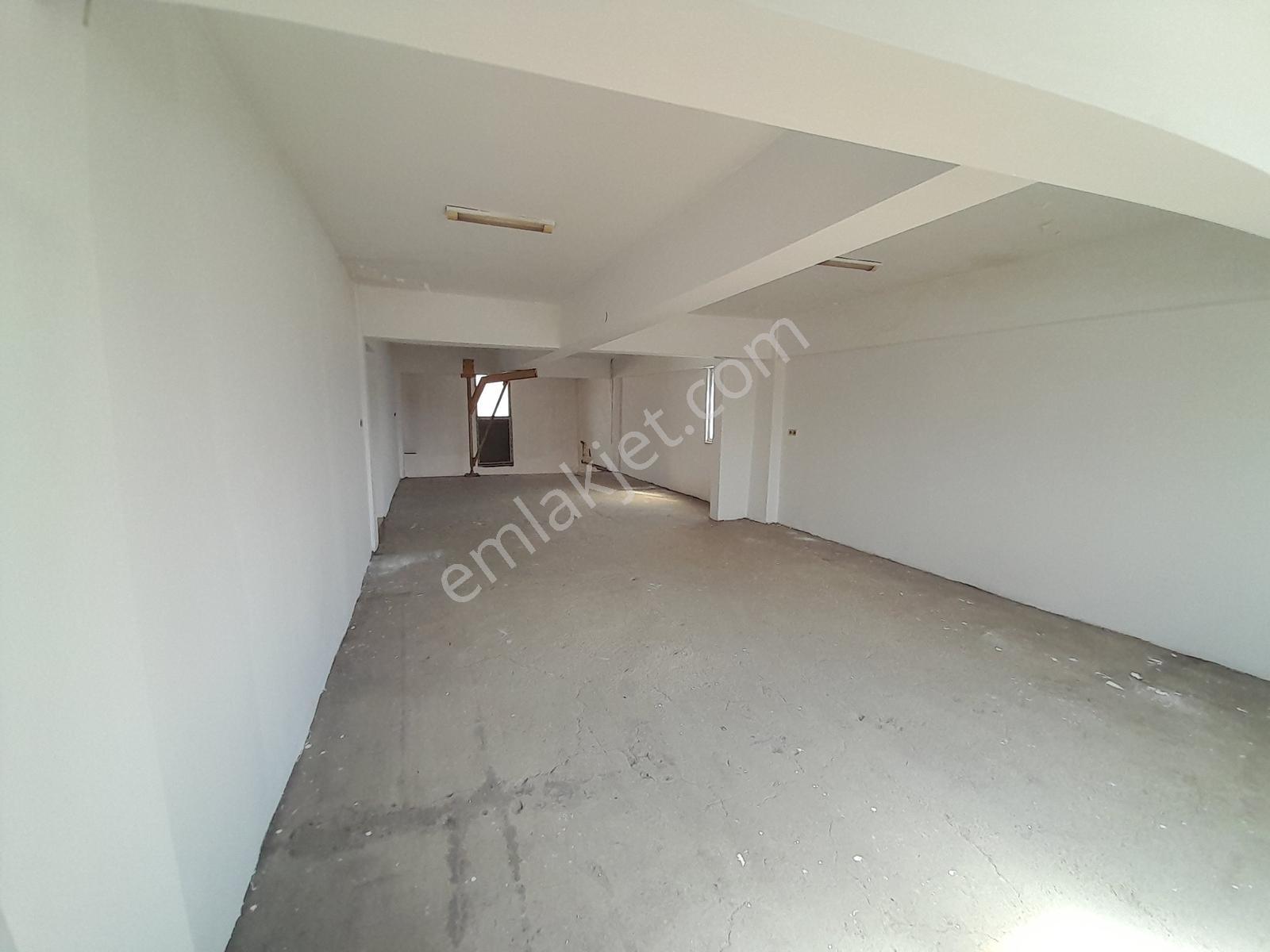 Arifiye / Hanlıköy Merkez - Artvin Sanayinde Kiralık Dükkan - Görsel 8