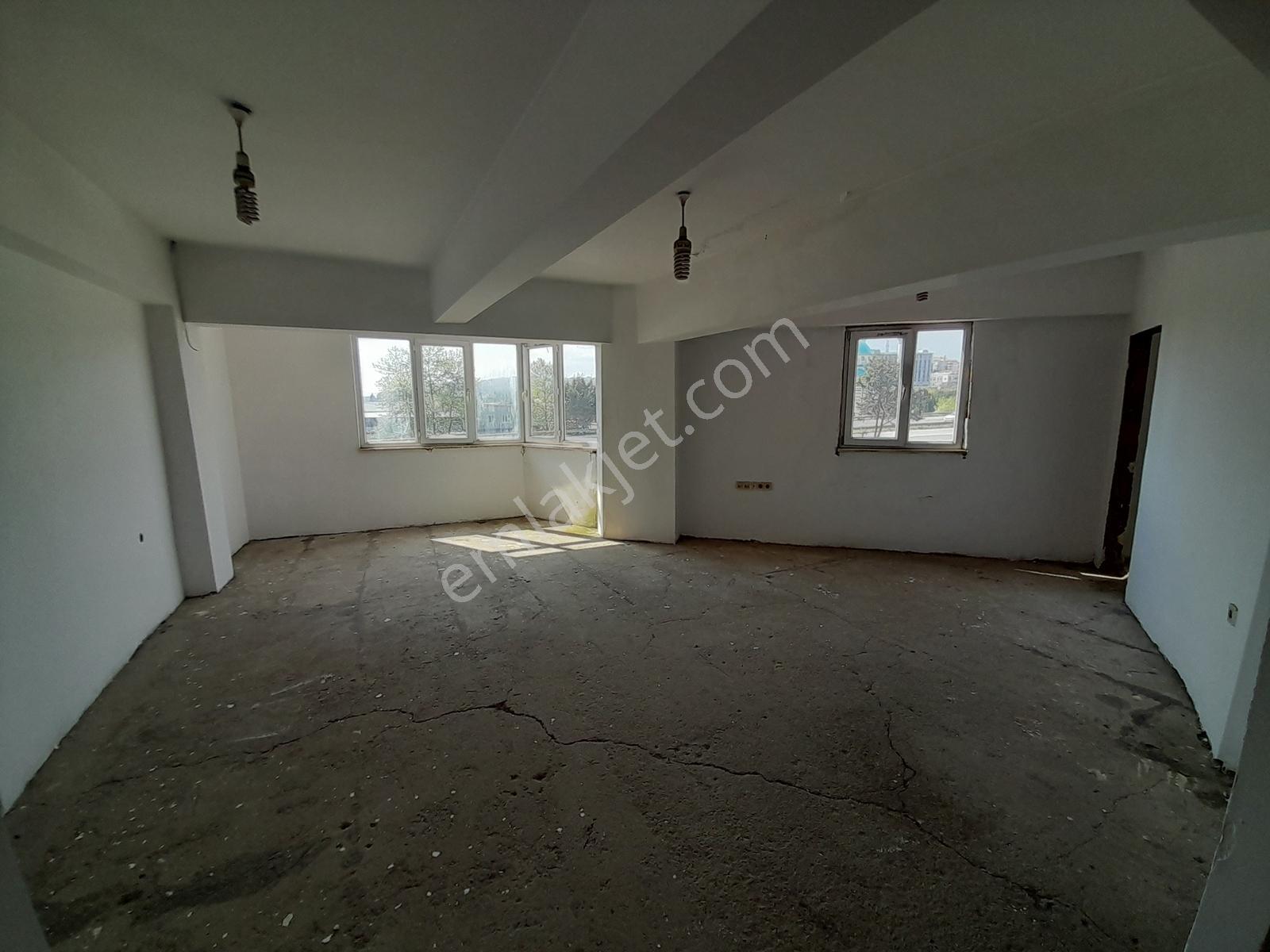 Arifiye / Hanlıköy Merkez - Artvin Sanayinde Kiralık Dükkan - Görsel 18