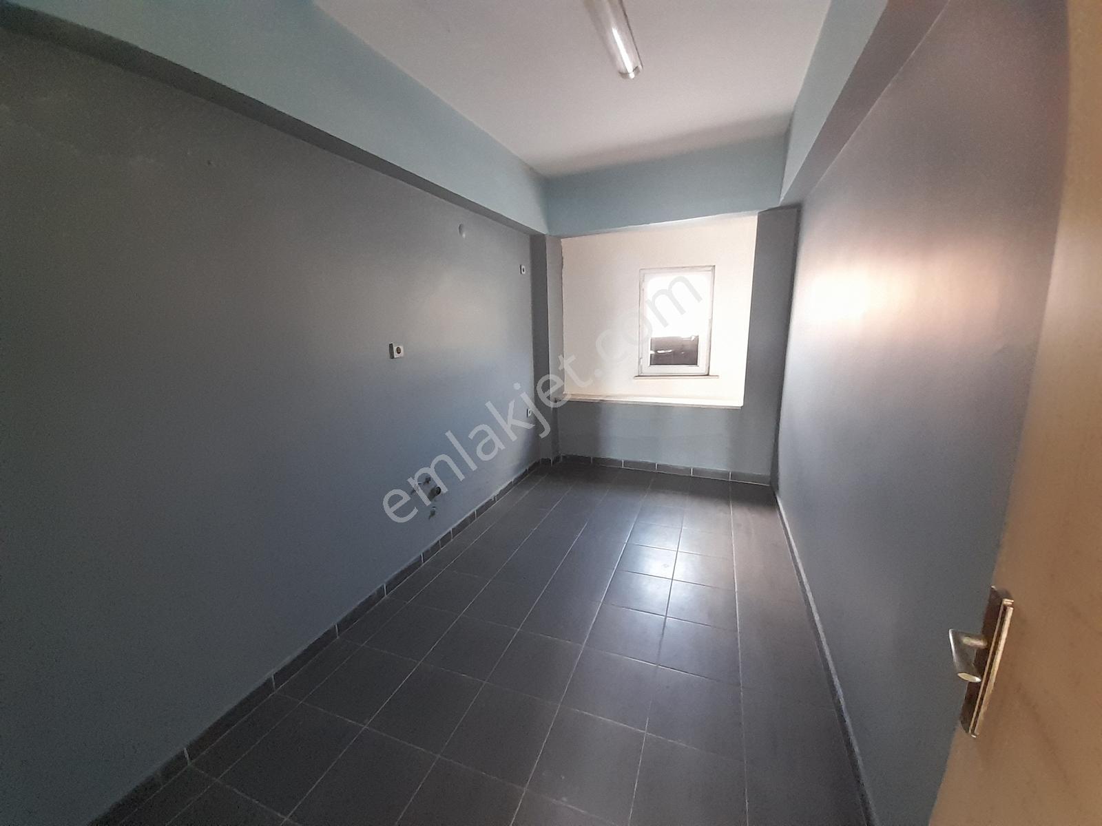 Arifiye / Hanlıköy Merkez - Artvin Sanayinde Kiralık Dükkan - Görsel 19