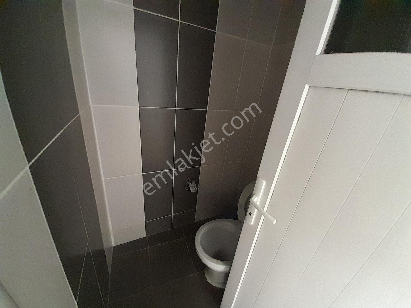 Arifiye / Hanlıköy Merkez - Artvin Sanayinde Kiralık Dükkan - Görsel 2