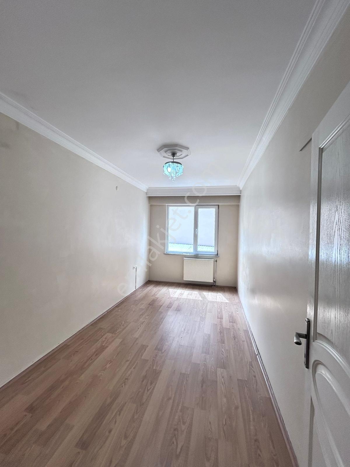Reşadiye Askent Caddesinde Kapalı Otoparklı 3+1 Kiralık Daire - Görsel 2