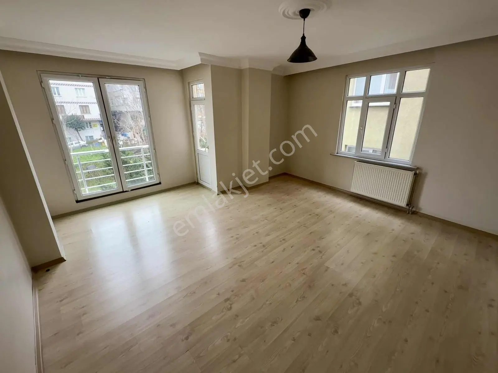 Bülent Yılmazdan Gazi Mah. Satılık Çift Balkonlu 100m2 Arakat