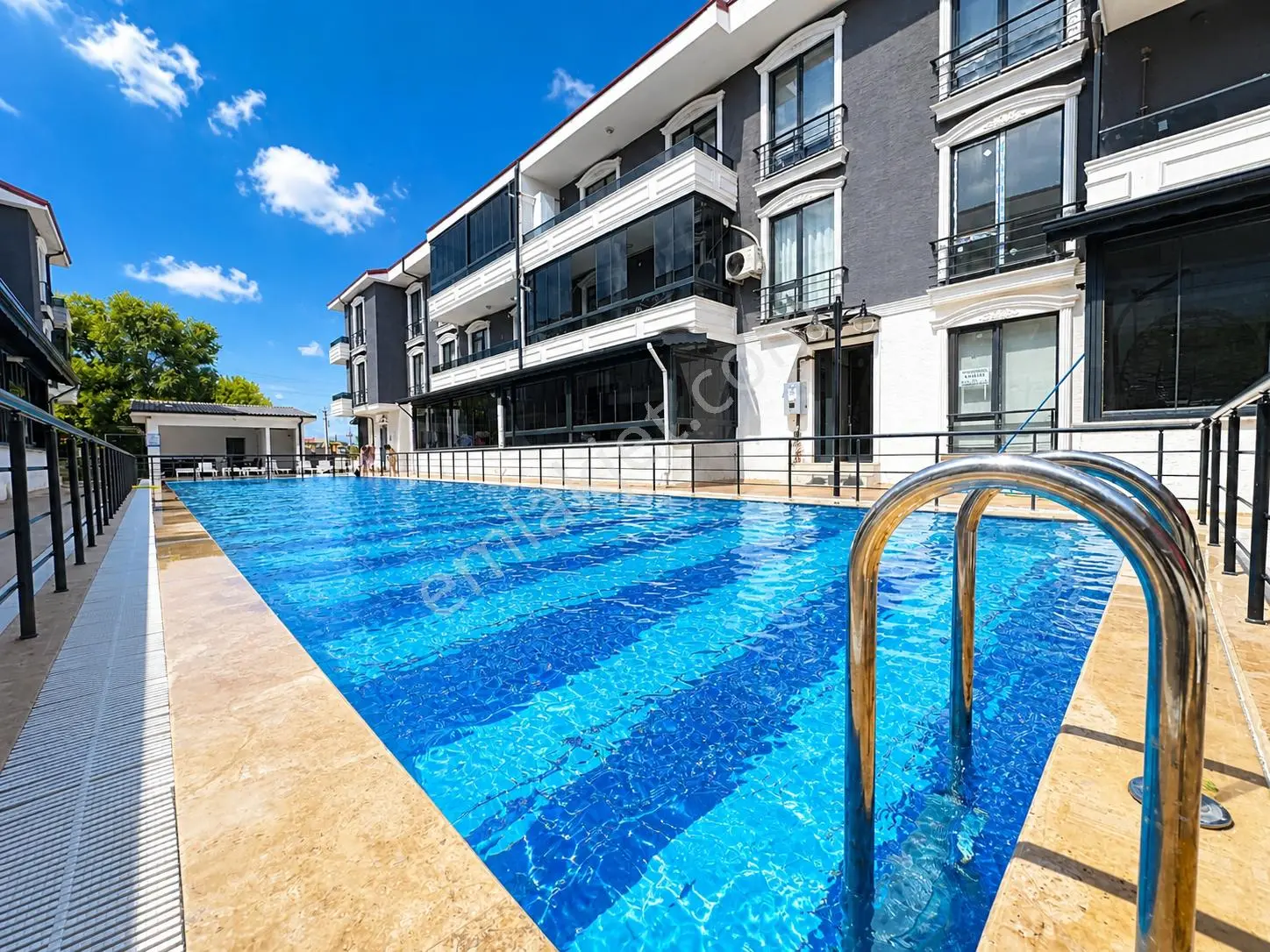 Karasu'da Havuzlu Site İçerisinde Ara Kat 2+1 Eşyasız Kiralık Daire - Görsel 3