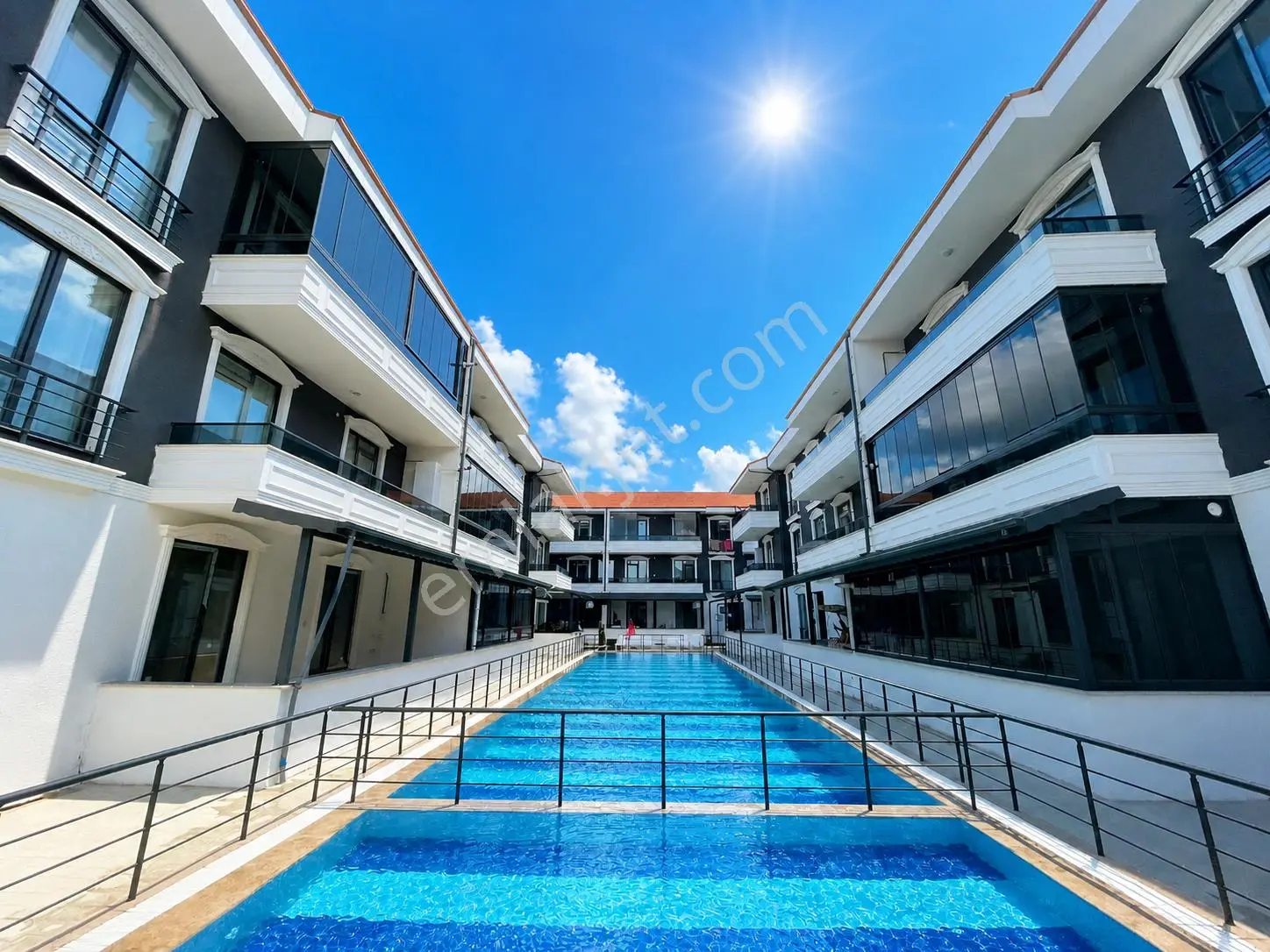 Karasu'da Havuzlu Site İçerisinde Ara Kat 2+1 Eşyasız Kiralık Daire - Görsel 2
