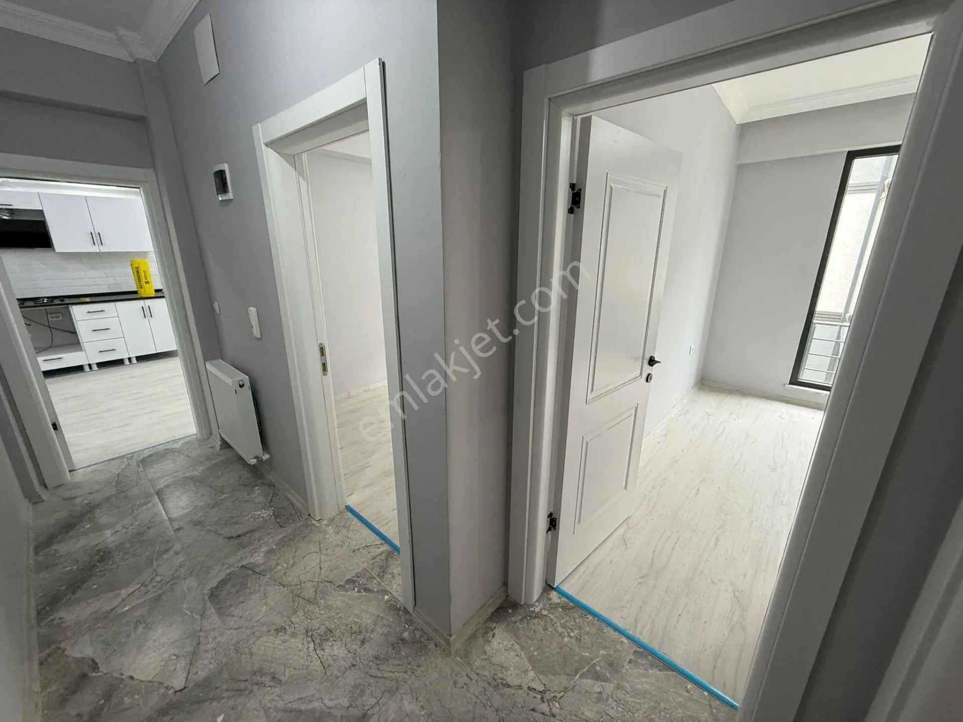 Karasu'da Havuzlu Site İçerisinde Ara Kat 2+1 Eşyasız Kiralık Daire - Görsel 4