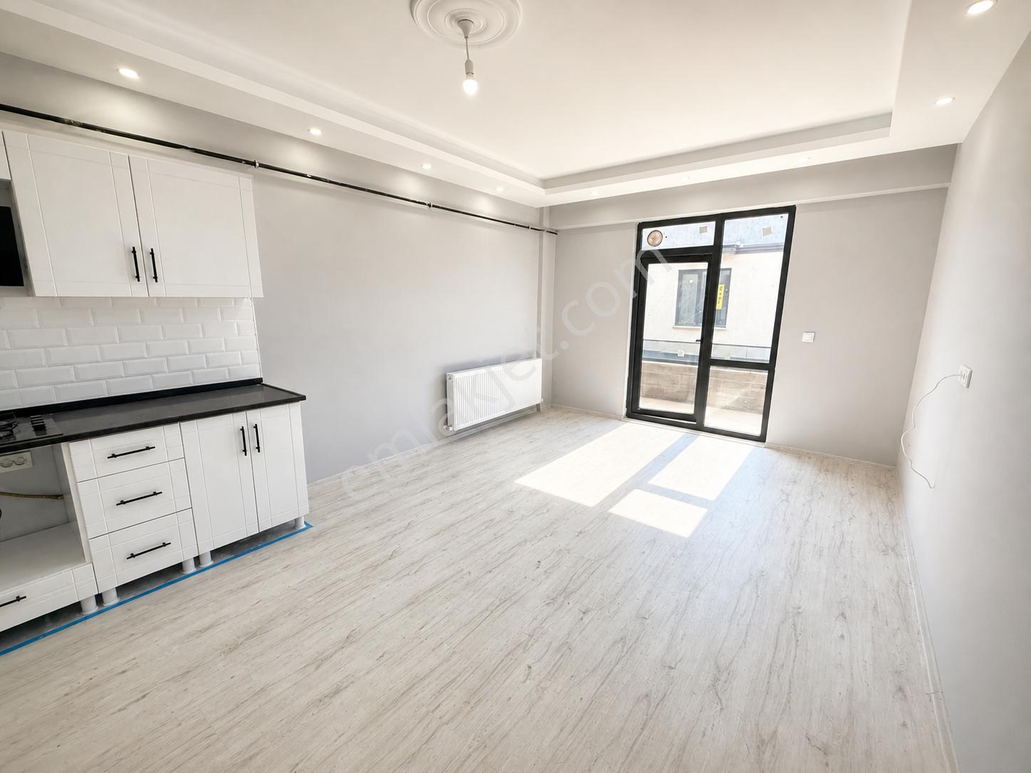 Karasu'da Havuzlu Site İçerisinde Ara Kat 2+1 Eşyasız Kiralık Daire - Görsel 12