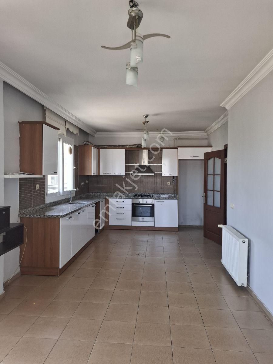 Geniş Doğalgazlı Ebeveyn Banyolu Merkezi Konumda Kiralık Daire