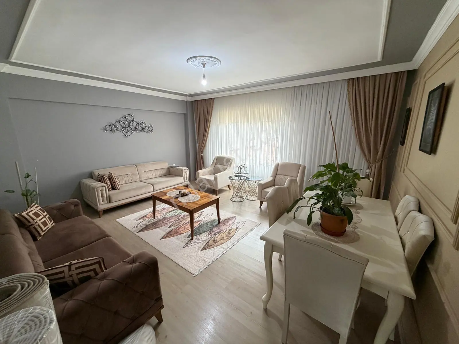 Hızırpaşa Mahallesi Satılık 2+1 Büyük Daire - Ebeveyn Banyolu