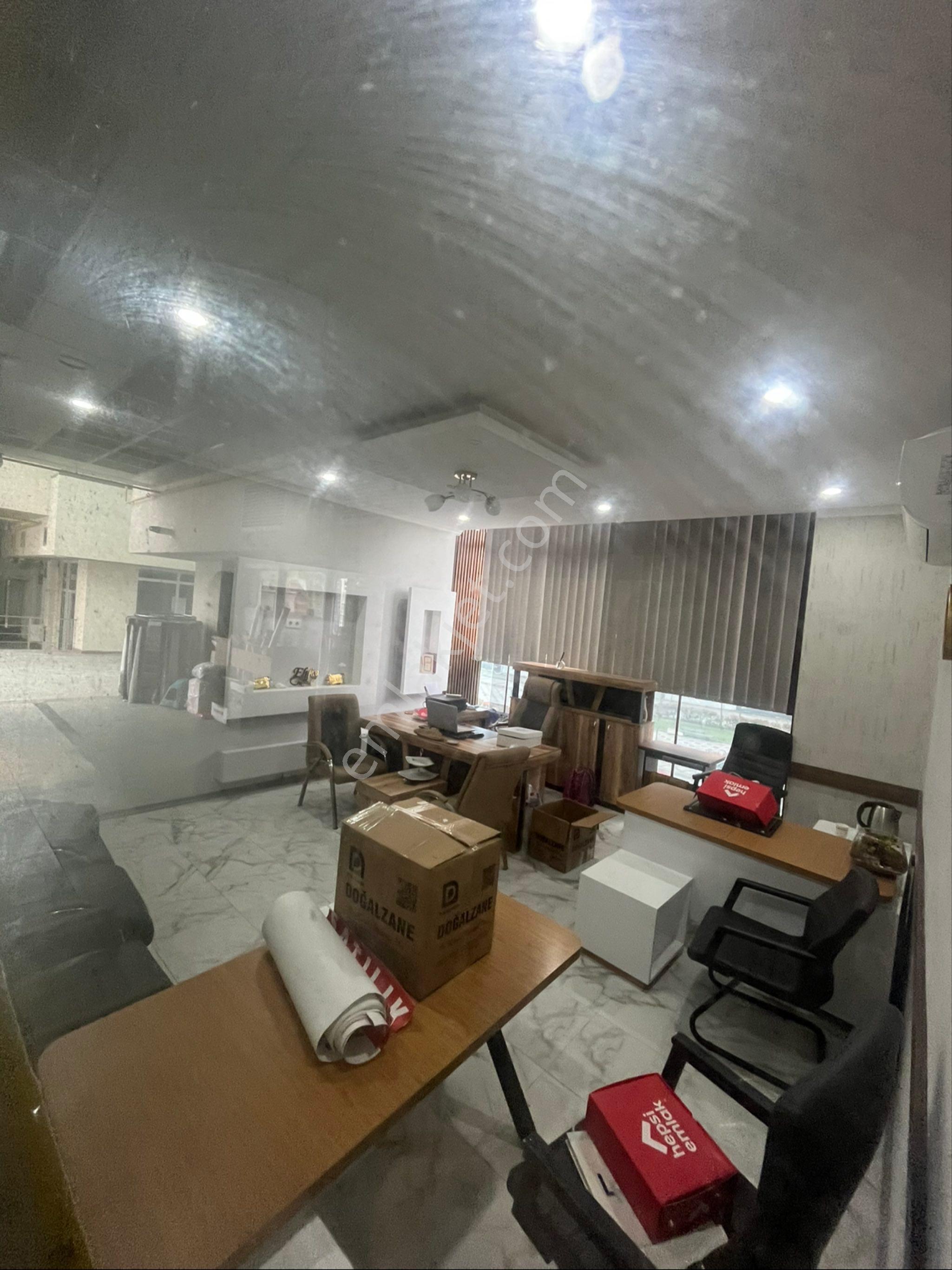 Mavera 1 Kiralık Ofis Ön Kullanım Alanı Hazır Yer - Görsel 4