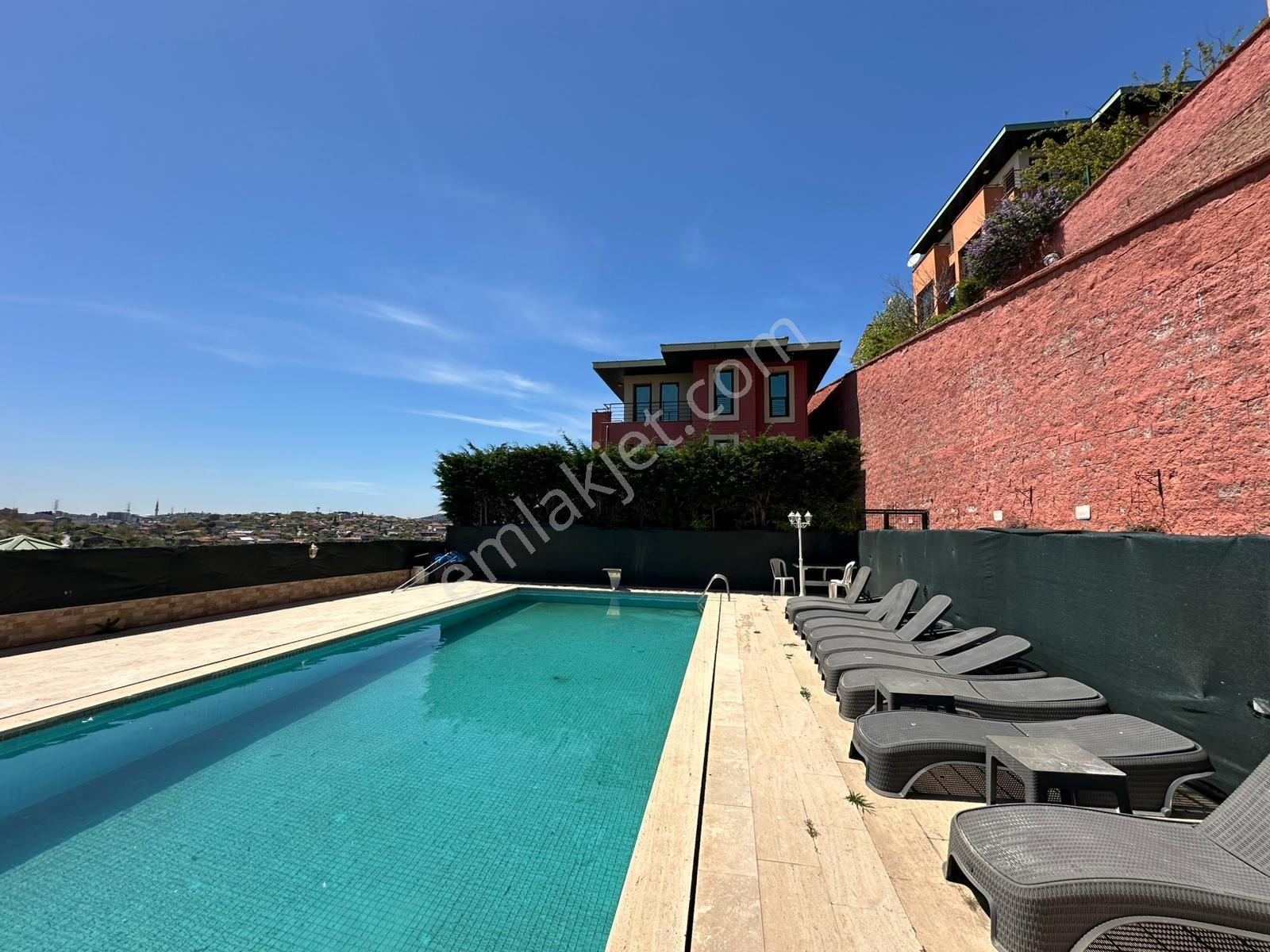 Lara Teras'ta Kiralık Eşyalı 4+2 Villa