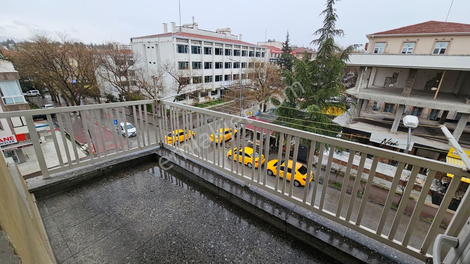 Arel'den Bahçelievler 3 Cd.üstü Köşe Konumda Otoparklı 3 Kat 3+1 - Görsel 5