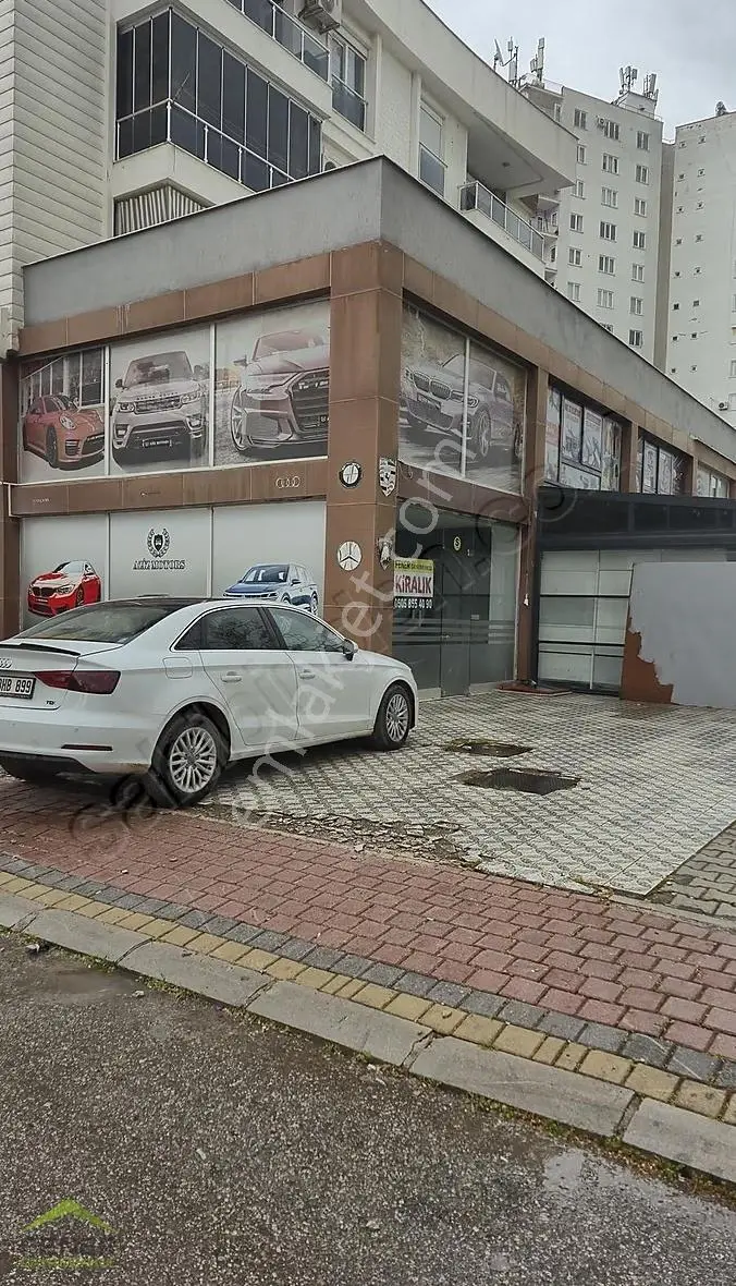Mehmet Atay Caddesinde Köşe Konumda Kiralık Dükkan