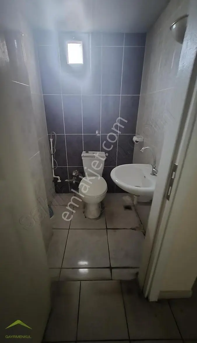 Mehmet Atay Caddesinde Köşe Konumda Kiralık Dükkan - Görsel 2