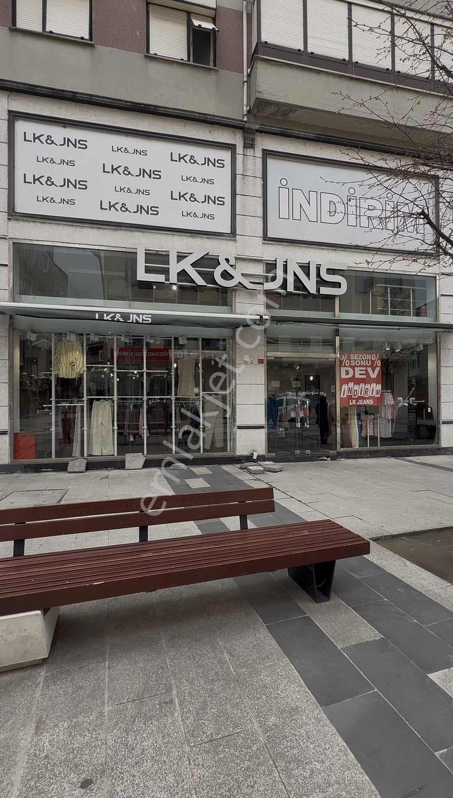 Vergi Dairesi Karşısı | 3 Katlı 350 M² Dükkan