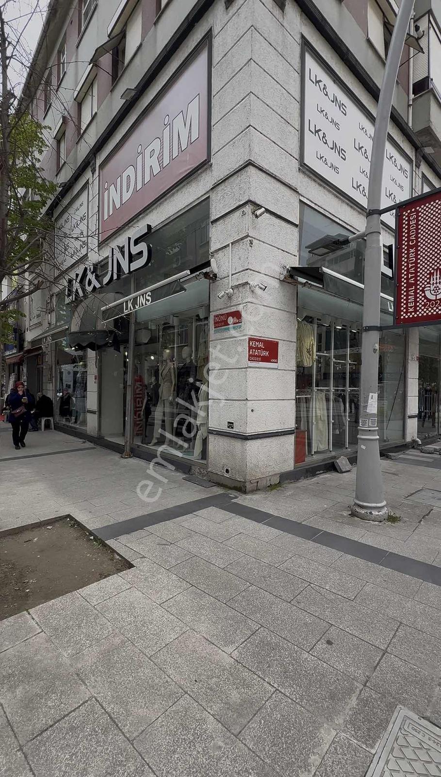 Vergi Dairesi Karşısı | 3 Katlı 350 M² Dükkan - Görsel 3