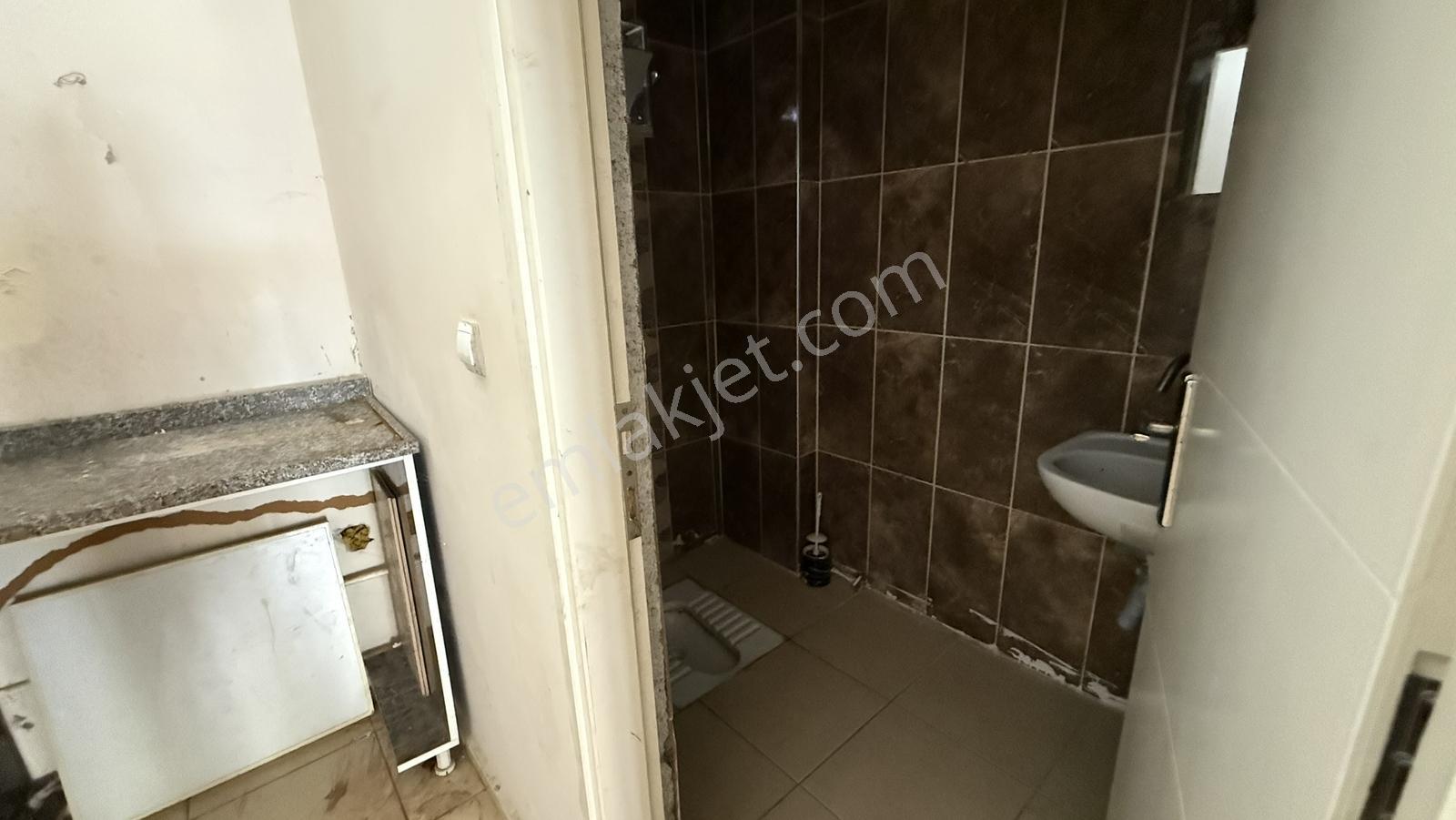 Arif Emlaktan Kiralık Doğalgazlı Ana Cadde Üstü Dükkan - Görsel 11