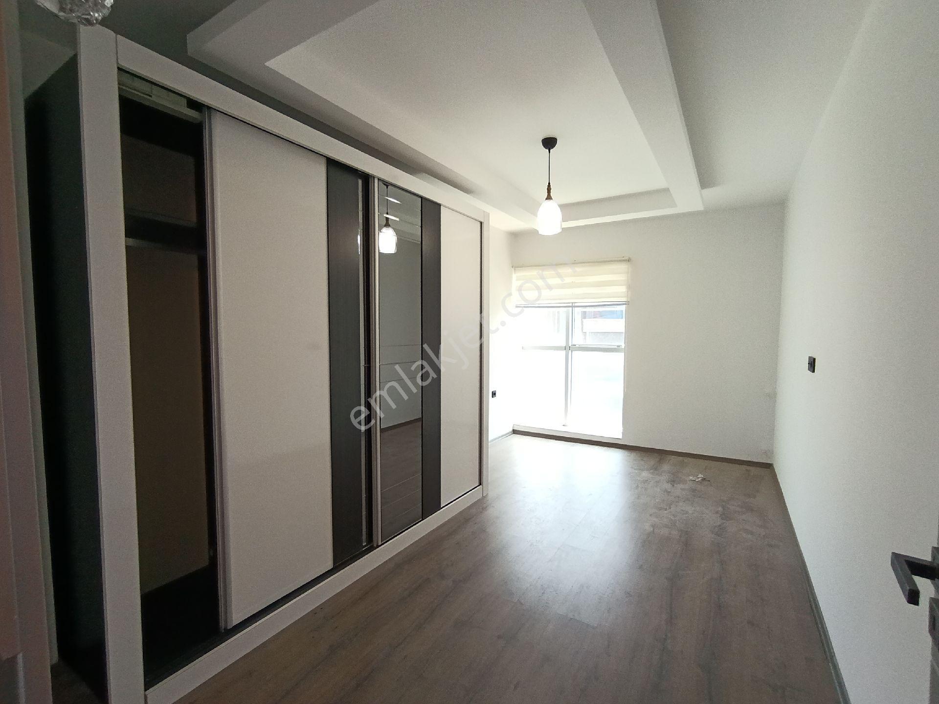 Kuşadası Değirmendere'de Yüzme Havuzlu Elit Site İçinde 3+1 Kiralık Daire - Görsel 9