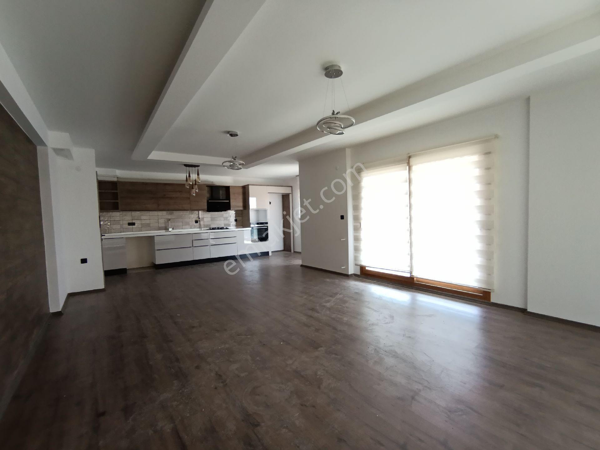 Kuşadası Değirmendere'de Yüzme Havuzlu Elit Site İçinde 3+1 Kiralık Daire - Görsel 32