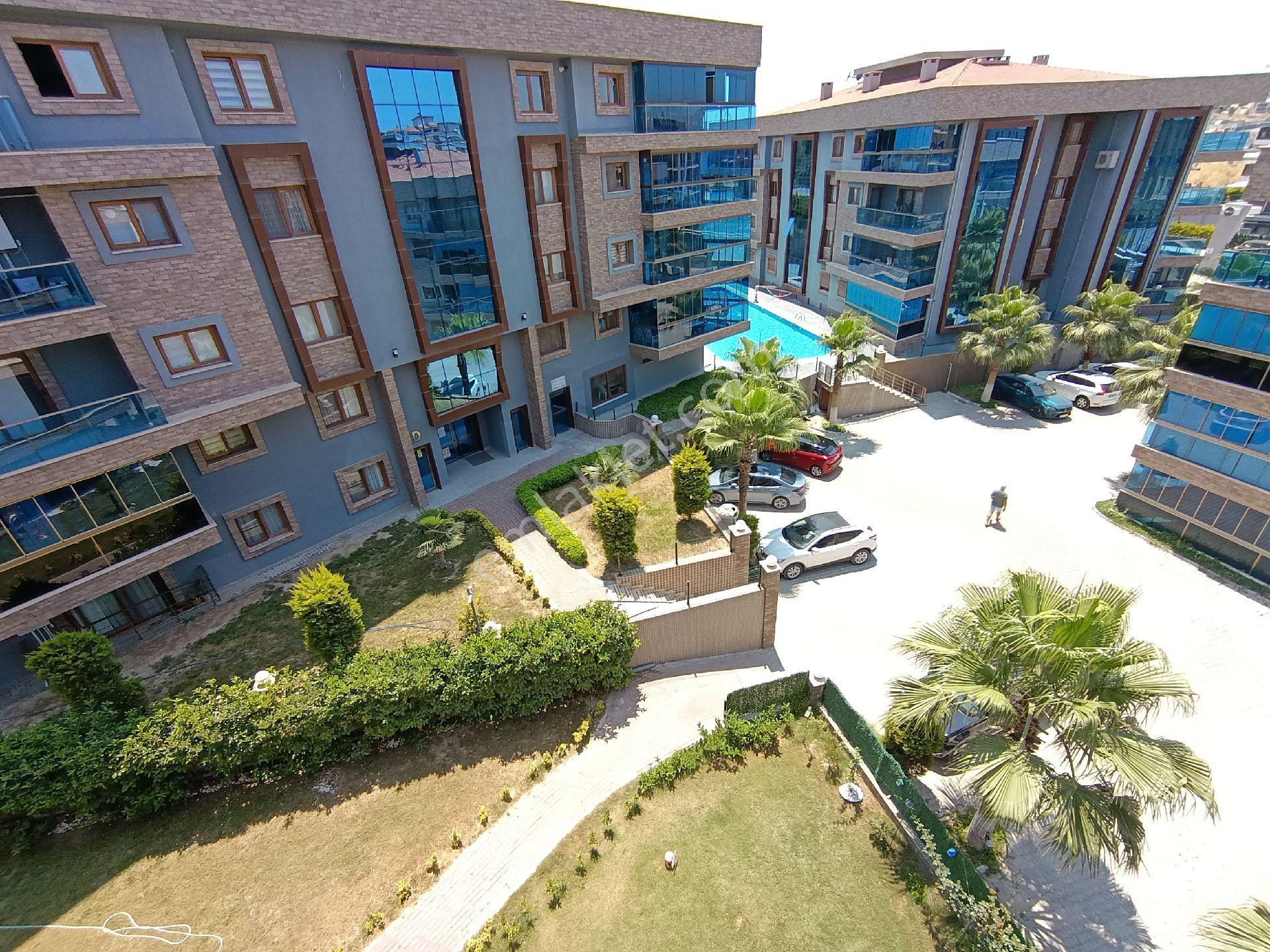 Kuşadası Değirmendere'de Yüzme Havuzlu Elit Site İçinde 3+1 Kiralık Daire - Görsel 27