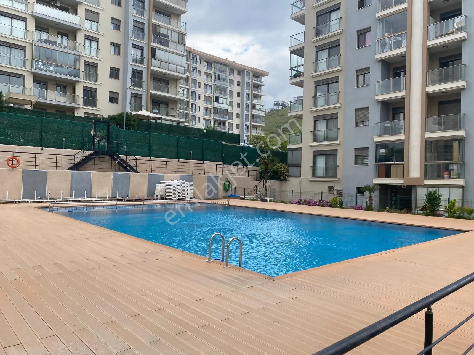 İzmir Çiğli Harmandalı 2+1 Kapalı Mutfak Ön Cephe Satılık Daire