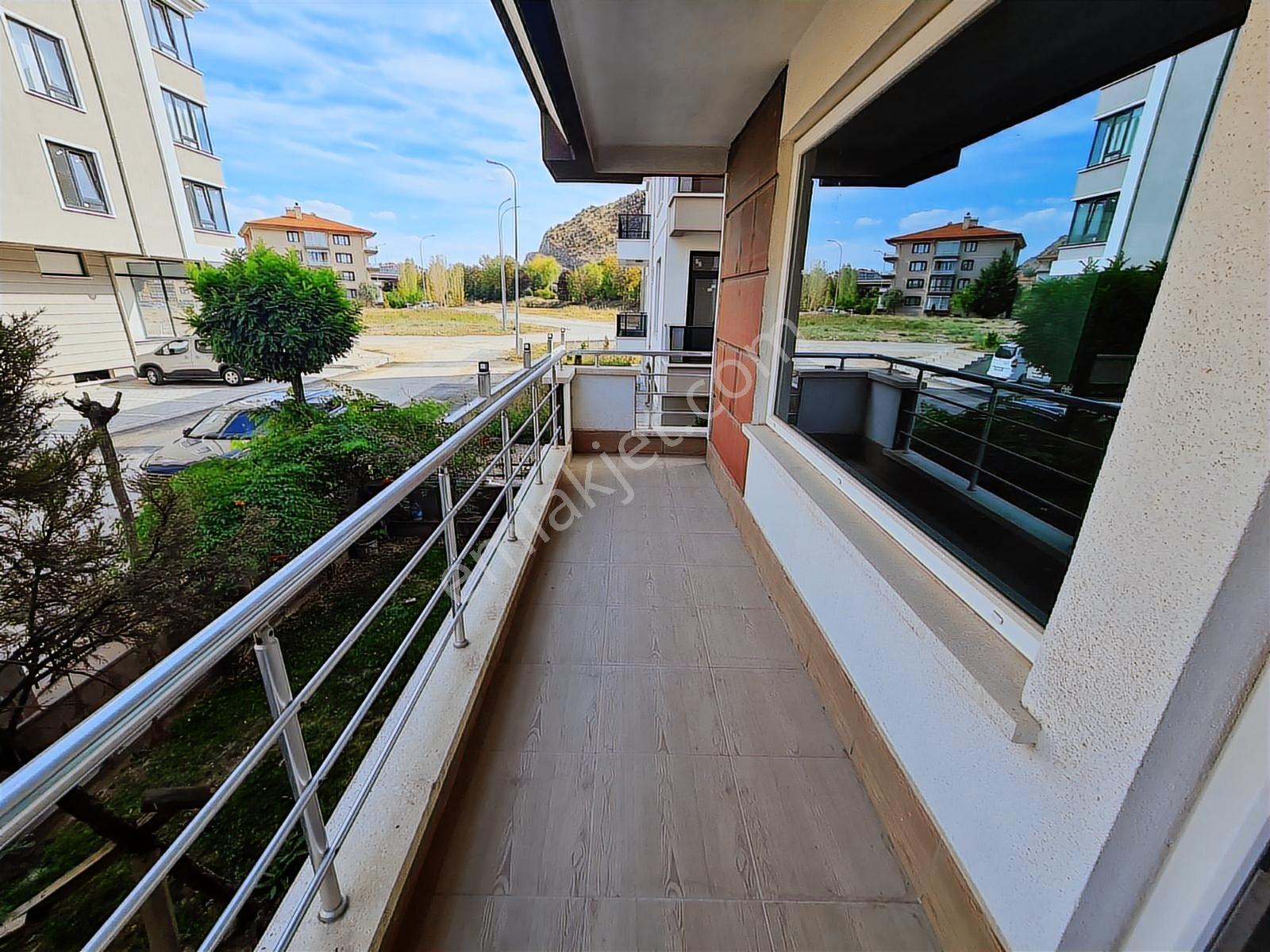 Sağlam Emlaktan Uydukent Selçukluda Kiralık Afjetli 4+1daire - Görsel 20