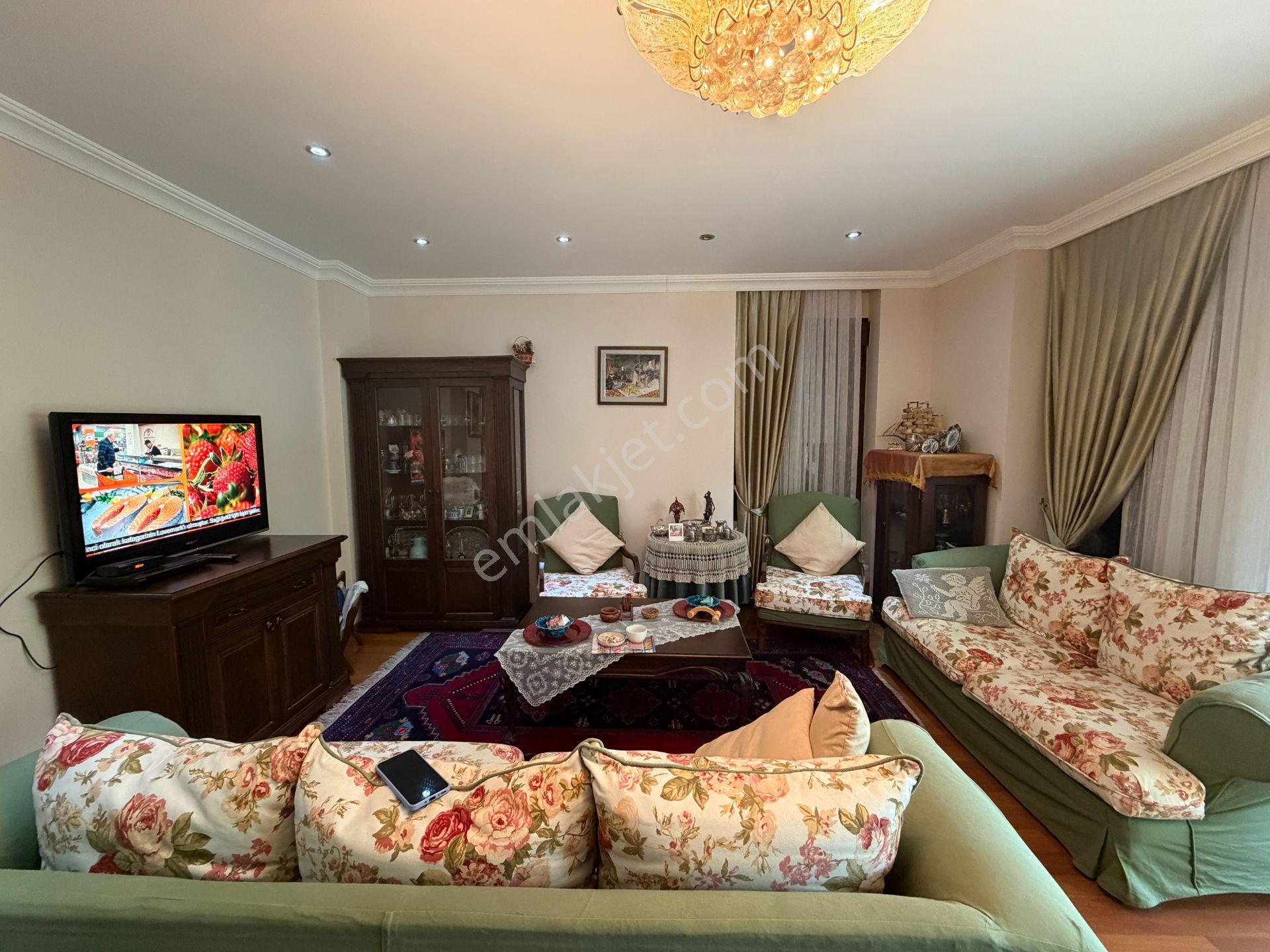 Ayvalık Camlık Ta Satılık Mustakil Villa.