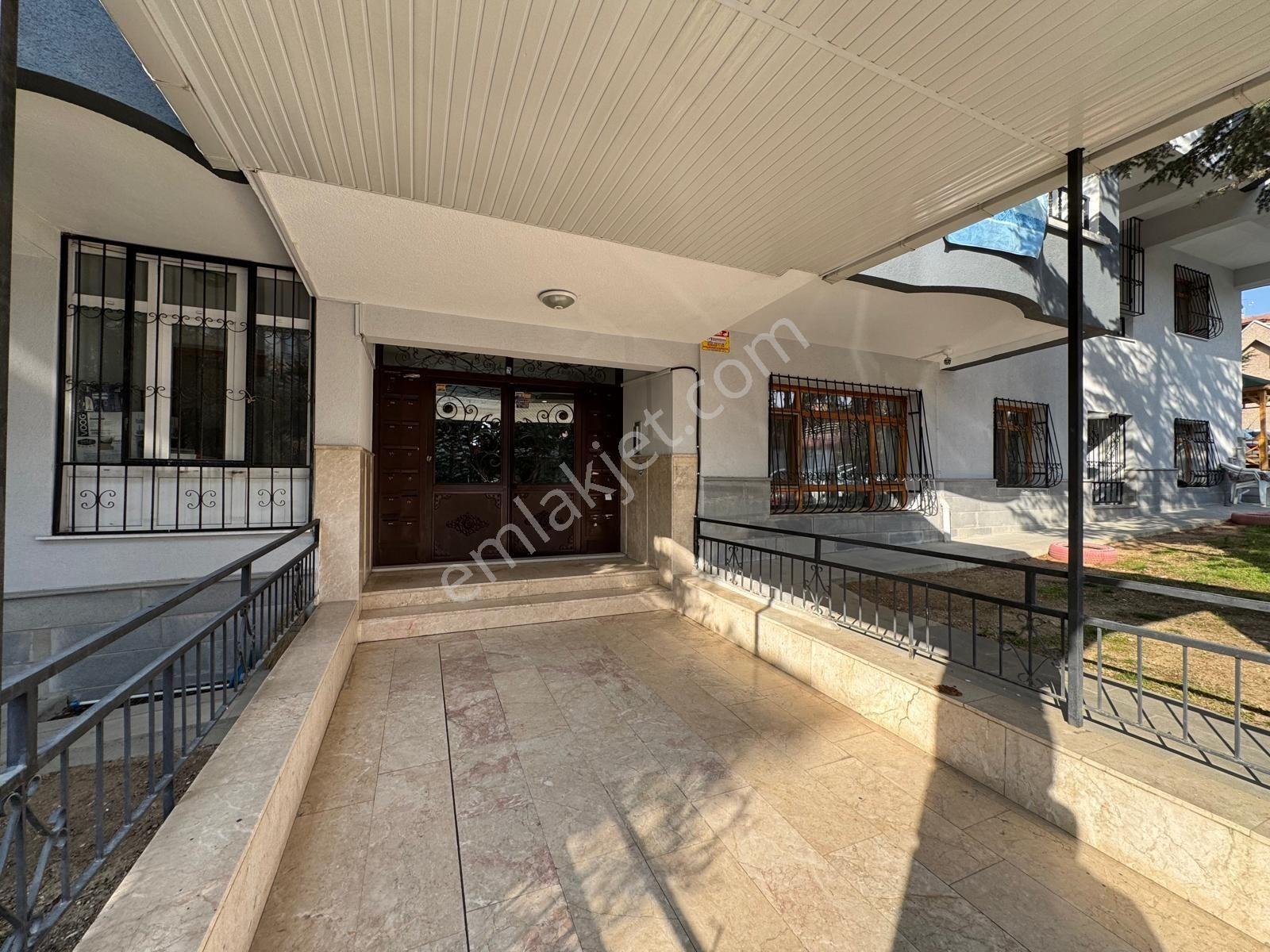 Bağlarbaşı'nda Kiralık 3+1 Daire - Görsel 11