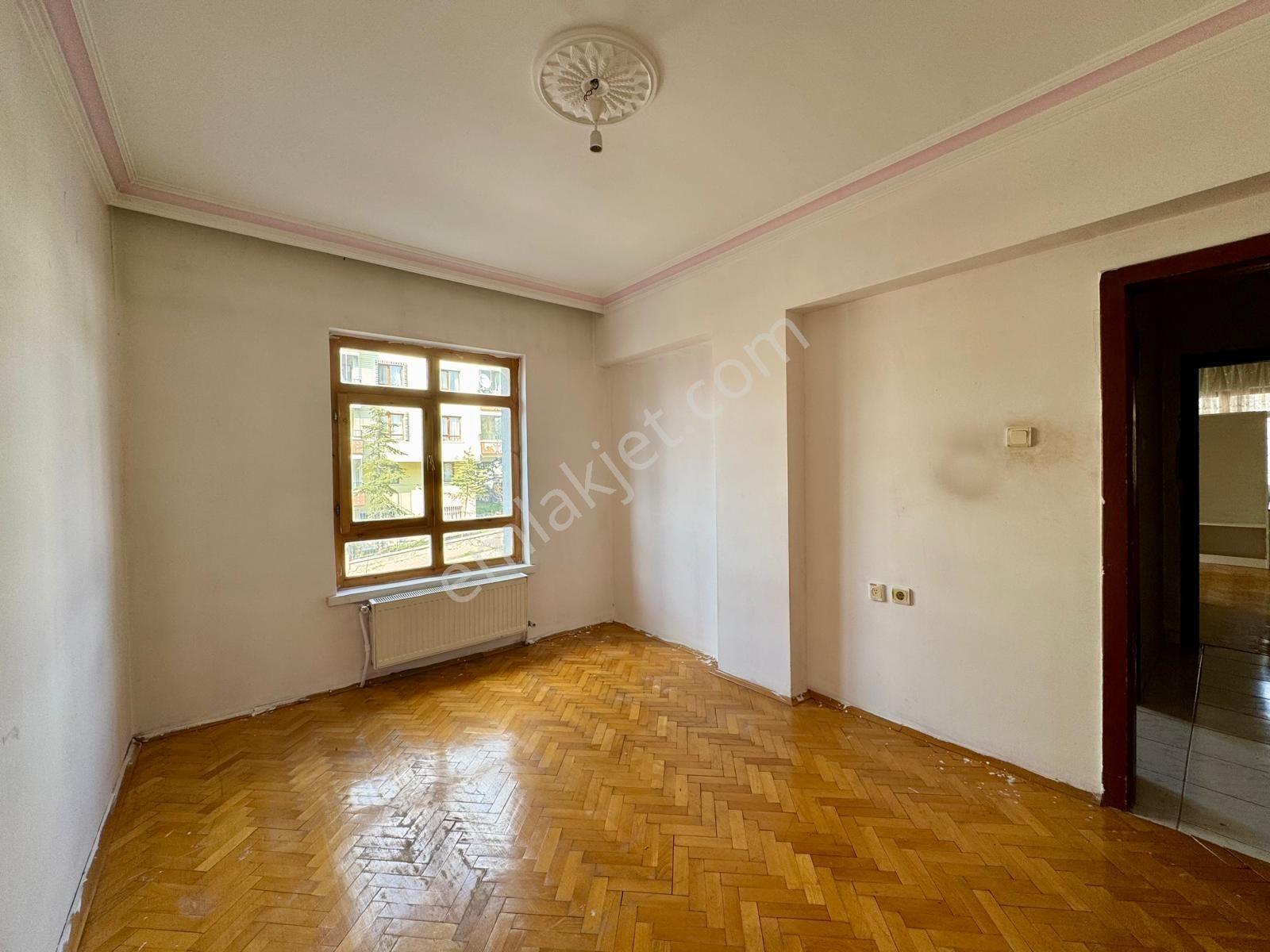 Bağlarbaşı'nda Kiralık 3+1 Daire - Görsel 15