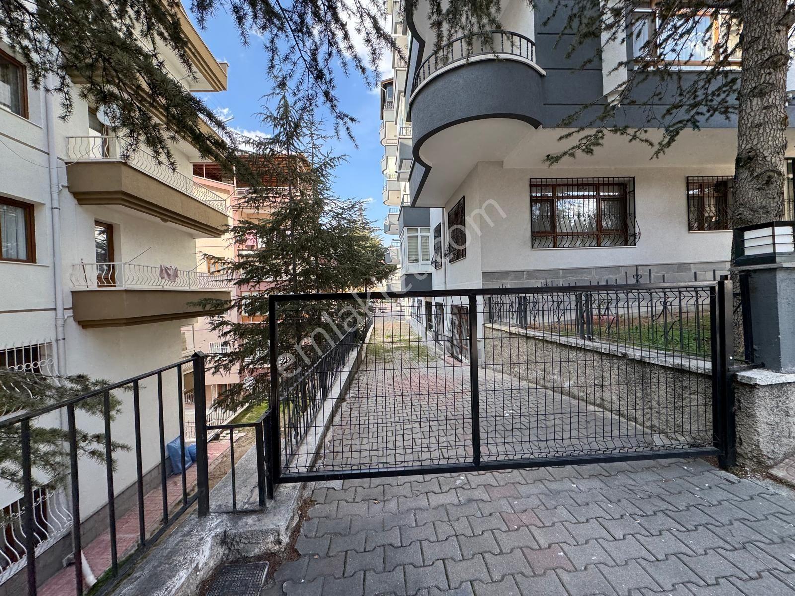 Bağlarbaşı'nda Kiralık 3+1 Daire - Görsel 18