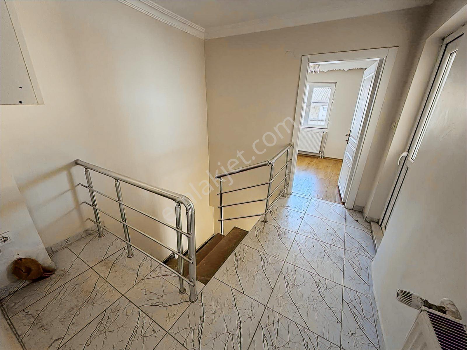 İstasyon Mahallesinde 5+1 Teraslı Satılık Daire - Görsel 9