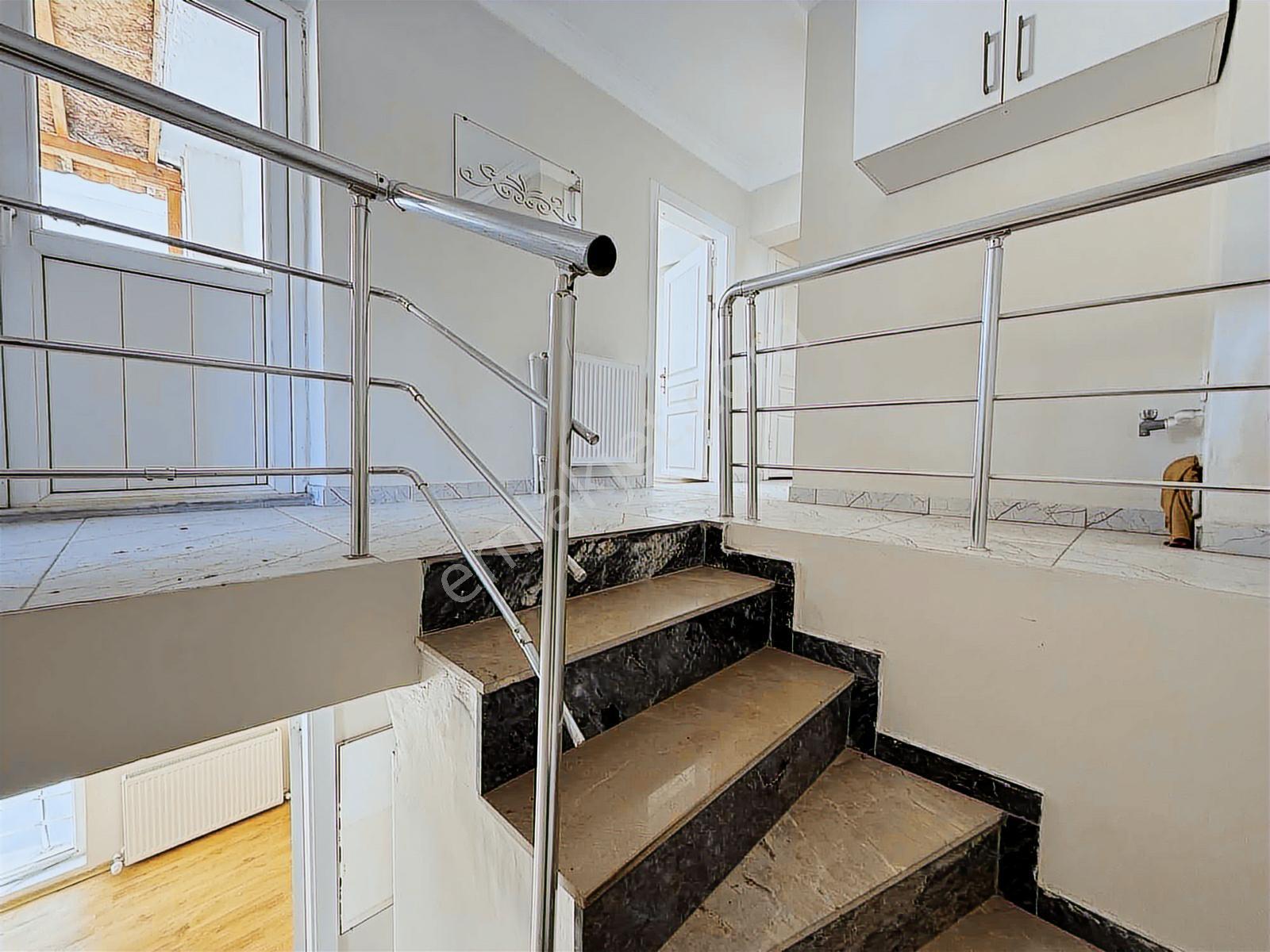 İstasyon Mahallesinde 5+1 Teraslı Satılık Daire - Görsel 27