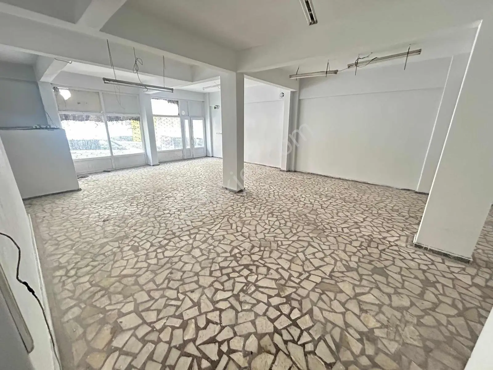Brn Çelik İnşaat'tan 50.yıl Mah Depoulu 220 M2 Düz Giriş!!!