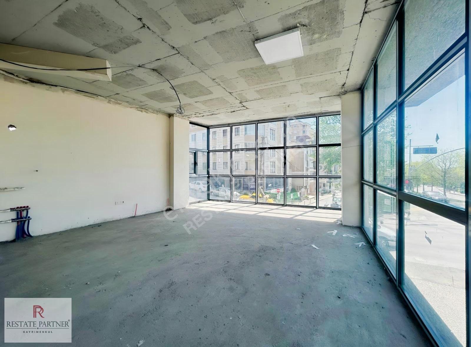 Akdeniz Caddesi'nde | Yüksek Tavanlı | Geniş Vitrinli Kiralık - Görsel 9