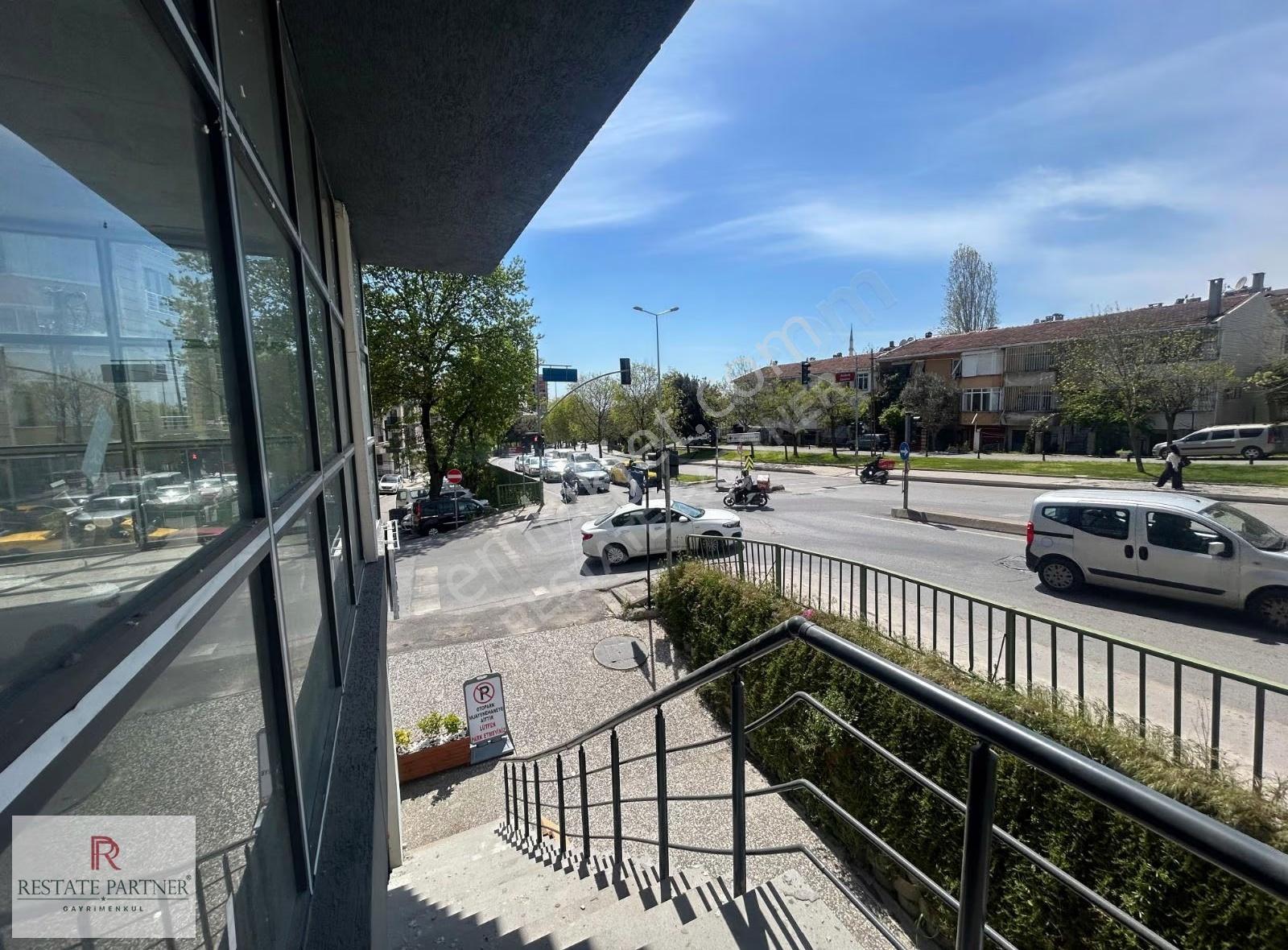 Akdeniz Caddesi'nde | Yüksek Tavanlı | Geniş Vitrinli Kiralık - Görsel 6