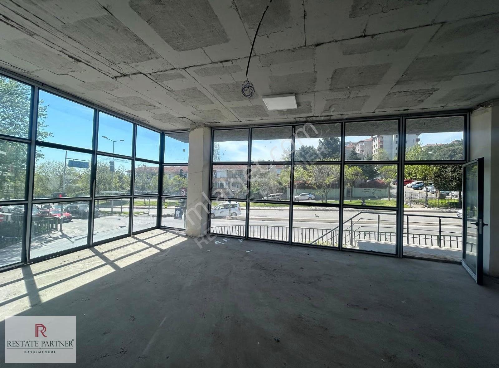 Akdeniz Caddesi'nde | Yüksek Tavanlı | Geniş Vitrinli Kiralık - Görsel 13