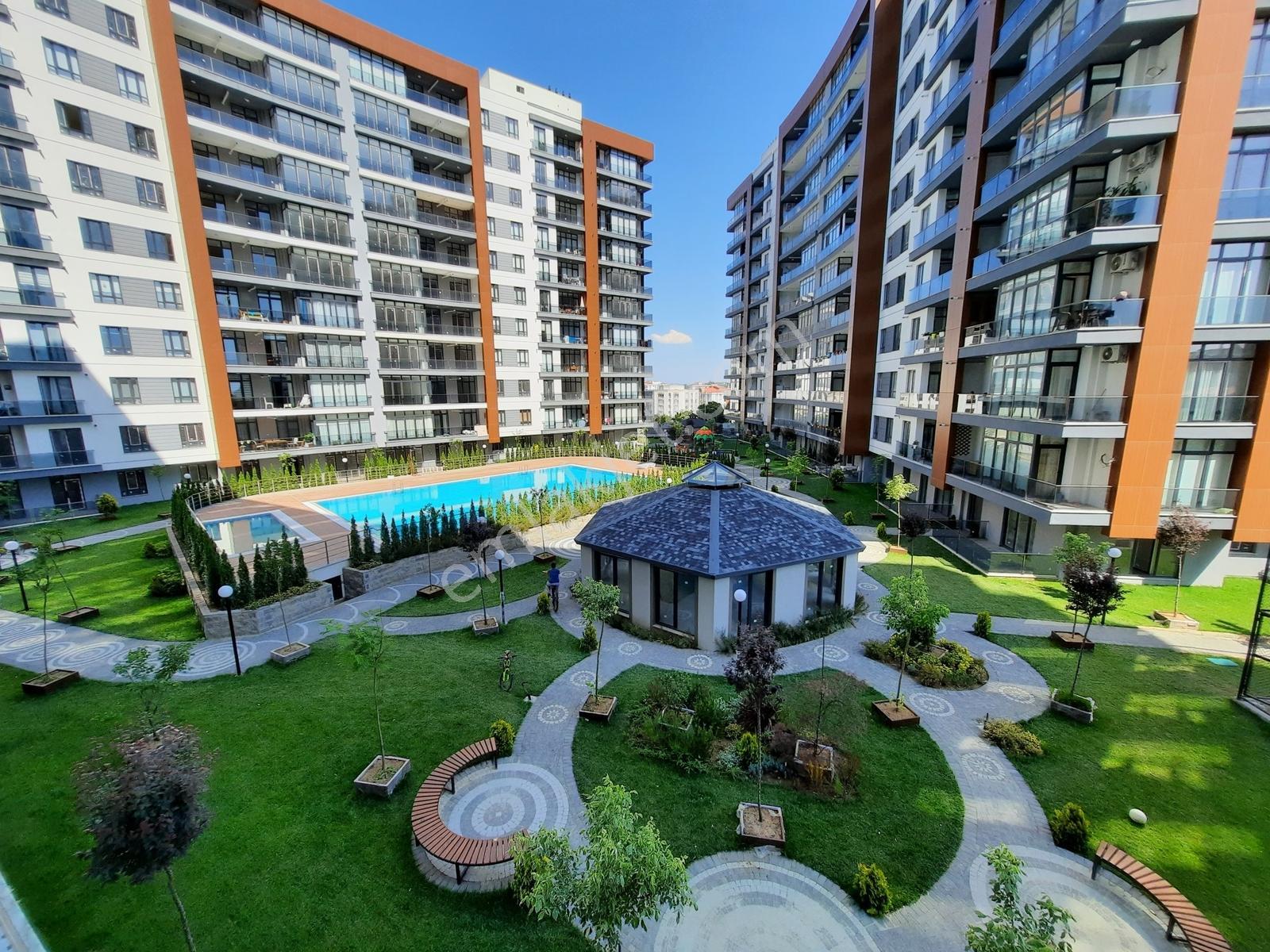 Monpark Sitesinde Arakat, Amerikan Mutfaklı 2+1 Satılık Daire