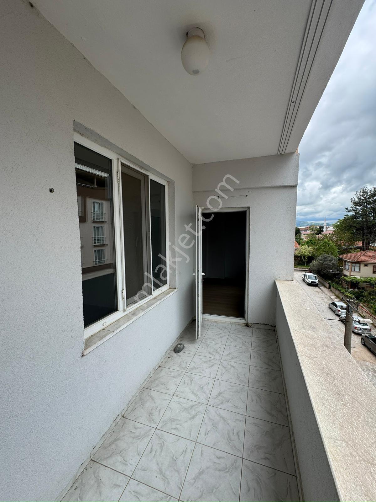 Kafkas Emlak'tan Yunus Emre Mahallesinde 2+1 Kiralık Daire - Görsel 24