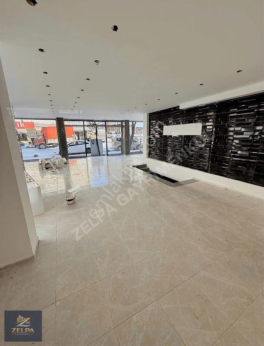 Sultançiftliği Mh Tramvaya 50 Mt 250 M2 Kiralık Dükkan