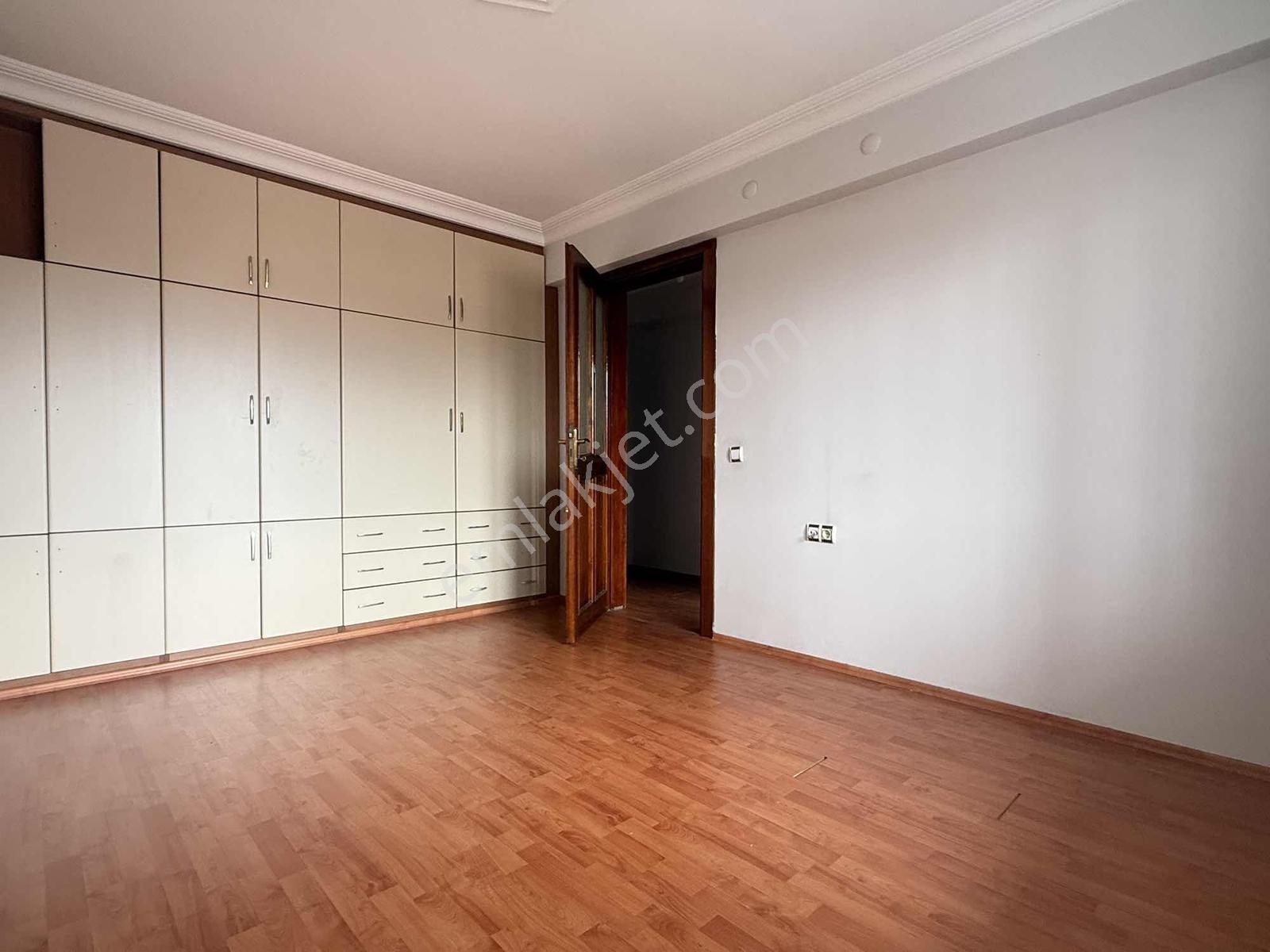 Binyapıdan Kıbrıs Şehitler Cad. Ara Kat 3+1 Daire Fırsatı !! - Görsel 17