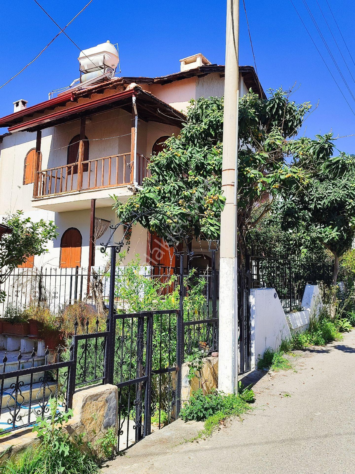 Gümüldürde 3+1 Askeri Kampavedenize Yakın Bahçe İçinde Dublex Villa Kiralık.