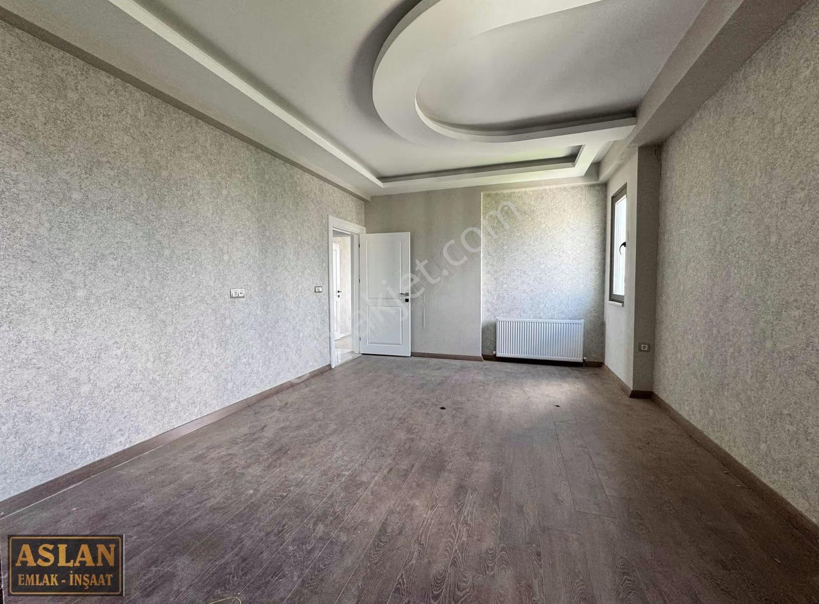 Salih Aslandan Atakentte Ara Kat 5 Odalı Köşebaşı Full Daire - Görsel 17