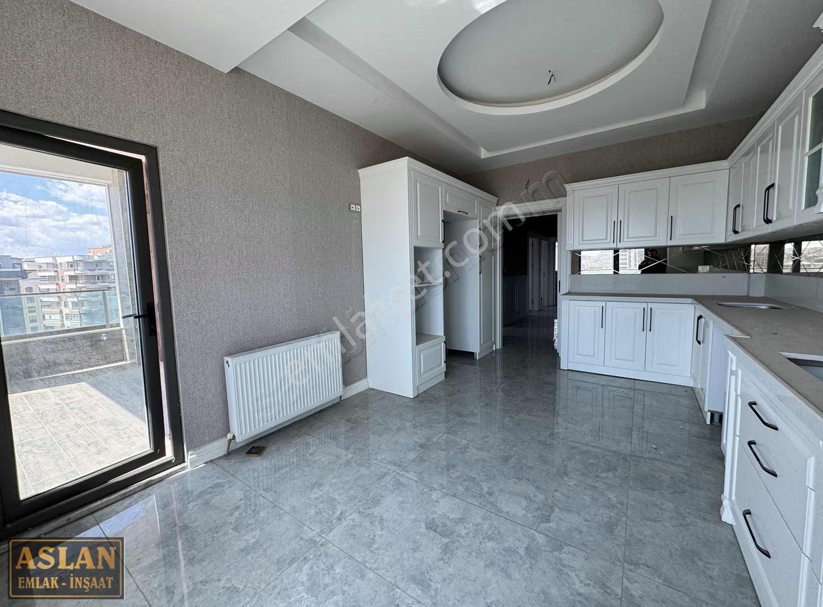 Salih Aslandan Atakentte Ara Kat 5 Odalı Köşebaşı Full Daire - Görsel 27