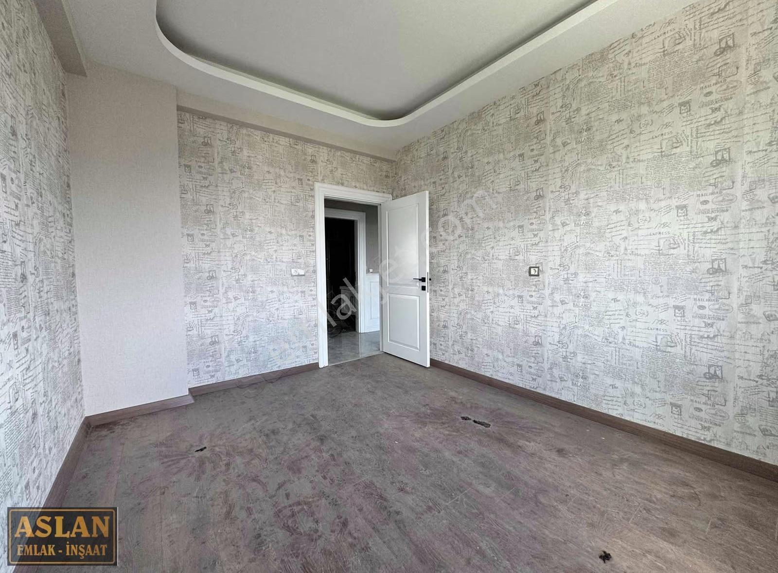Salih Aslandan Atakentte Ara Kat 5 Odalı Köşebaşı Full Daire - Görsel 4