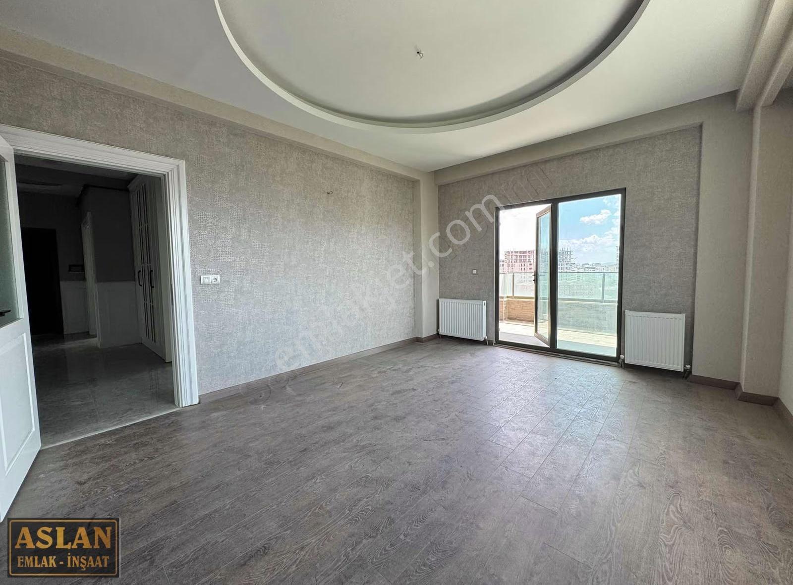 Salih Aslandan Atakentte Ara Kat 5 Odalı Köşebaşı Full Daire - Görsel 25