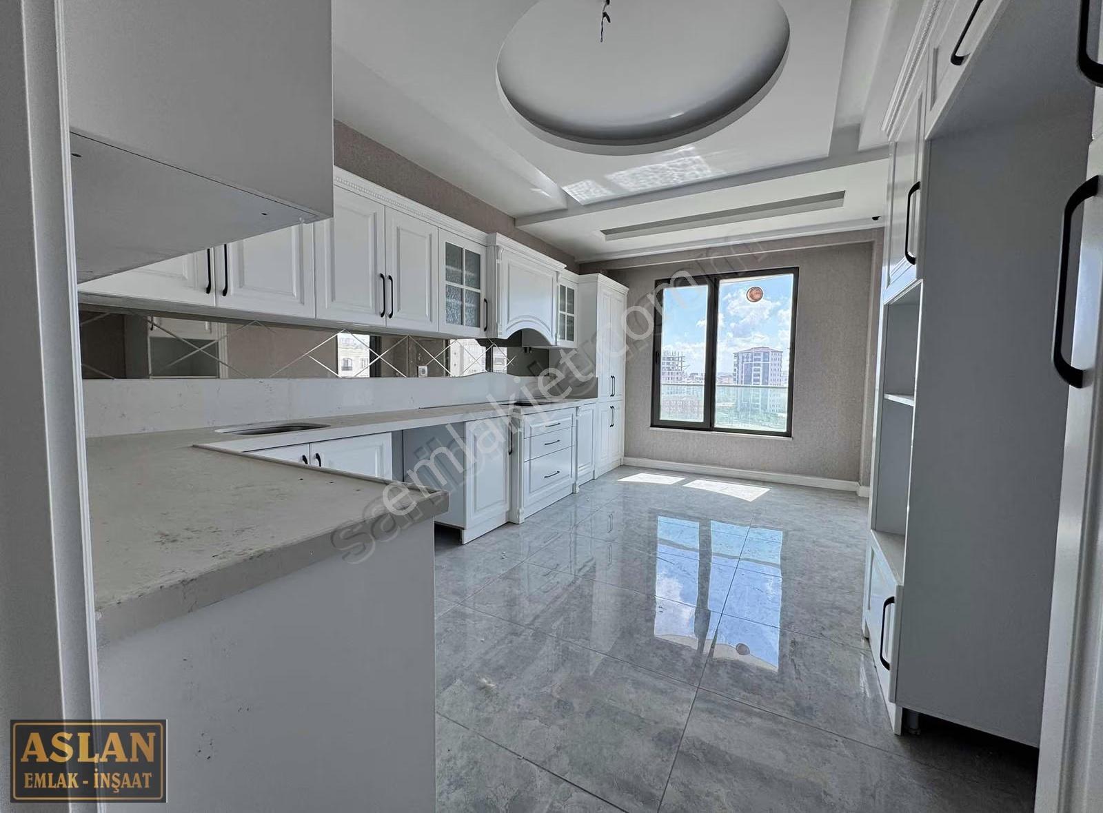 Salih Aslandan Atakentte Ara Kat 5 Odalı Köşebaşı Full Daire - Görsel 33