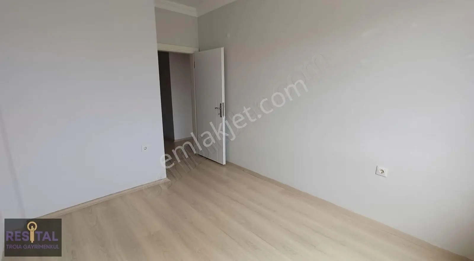 Çanakkale Barbaros Mah Şehrin Göbeğinde 3+1 120 M2 Satılık - Görsel 3