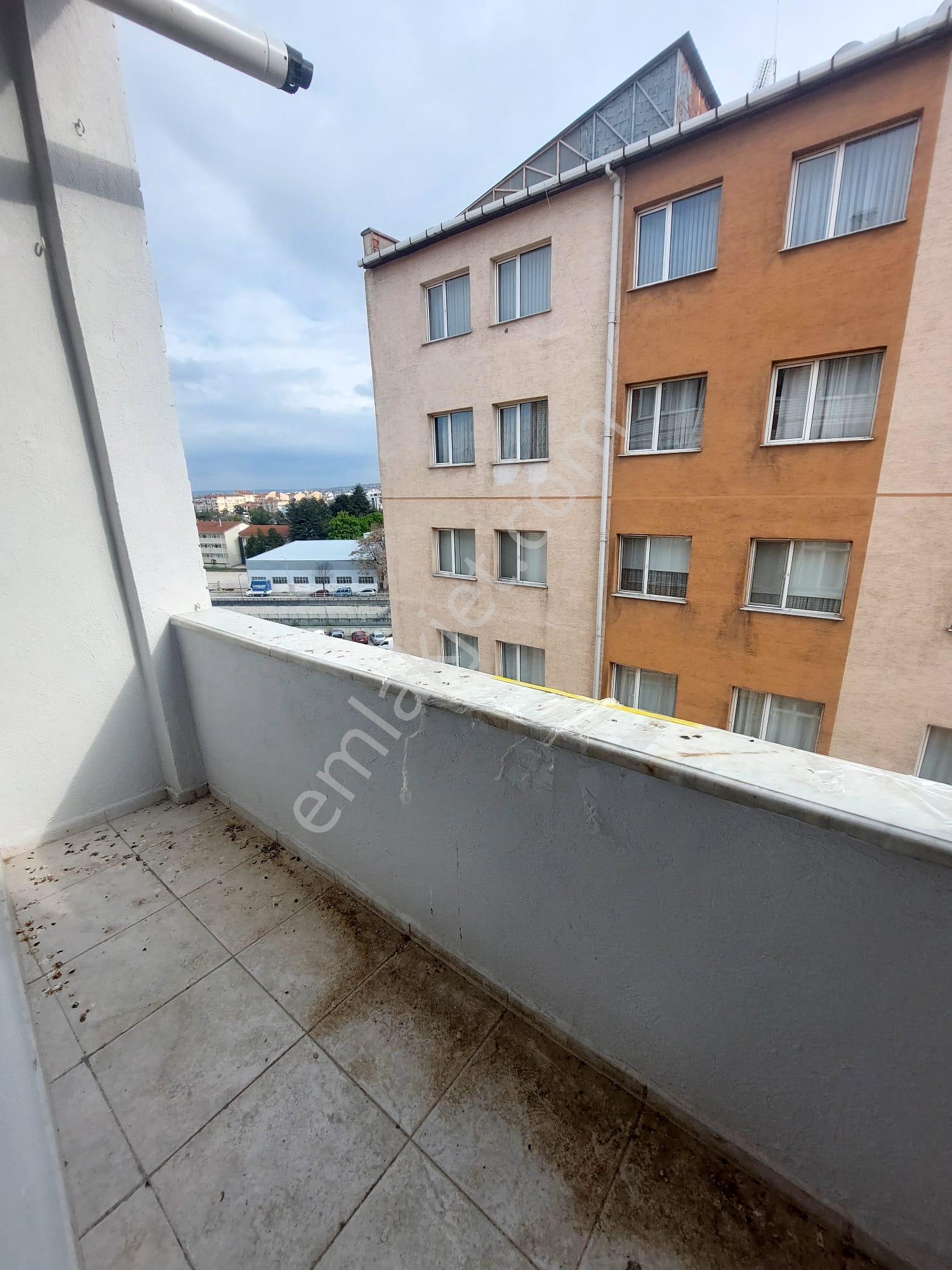 Recep Ümit'ten Gazi Yakup Satar Caddesi Üzerinde Büyük Park Karşısı Kiralık 3+1 Asansörlü Daire - Görsel 13