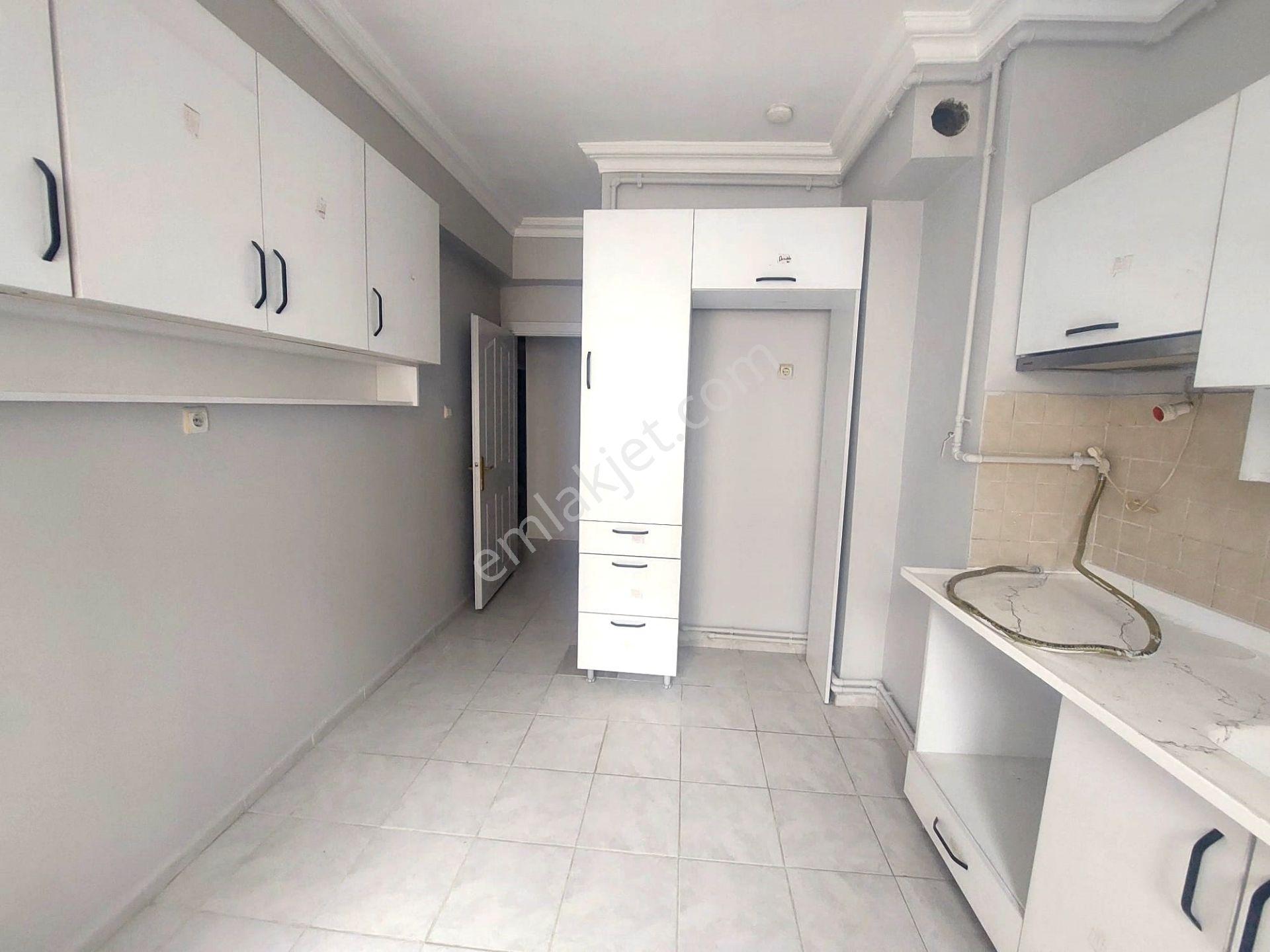 Recep Ümit'ten Gazi Yakup Satar Caddesi Üzerinde Büyük Park Karşısı Kiralık 3+1 Asansörlü Daire - Görsel 32