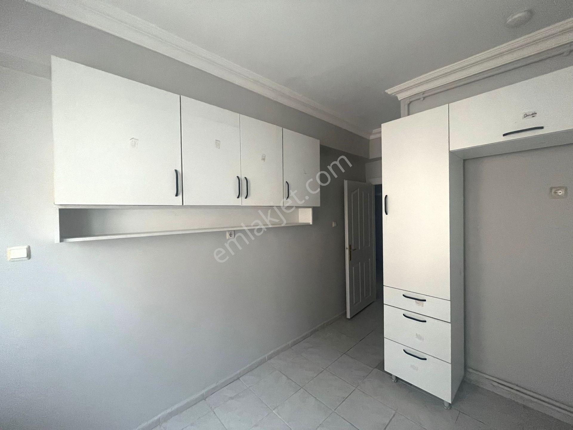 Recep Ümit'ten Gazi Yakup Satar Caddesi Üzerinde Büyük Park Karşısı Kiralık 3+1 Asansörlü Daire - Görsel 4