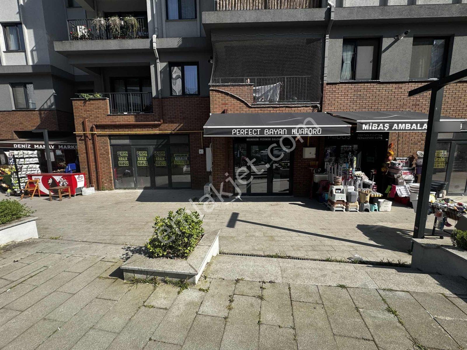 Merter Tozkoparan Emlak Konutlarında Satılık 26m2 Dükkan
